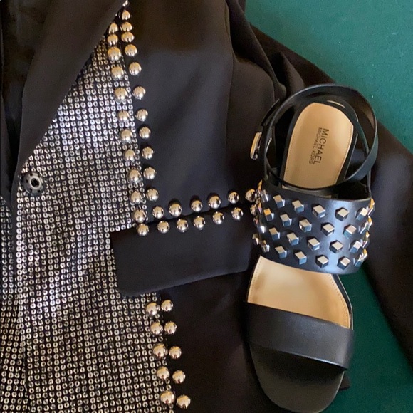 Jacket and shoes - Picture 4 of 5